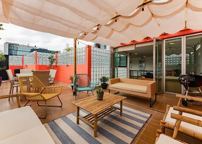 Stylish With Private Roof & Jacuzzi *