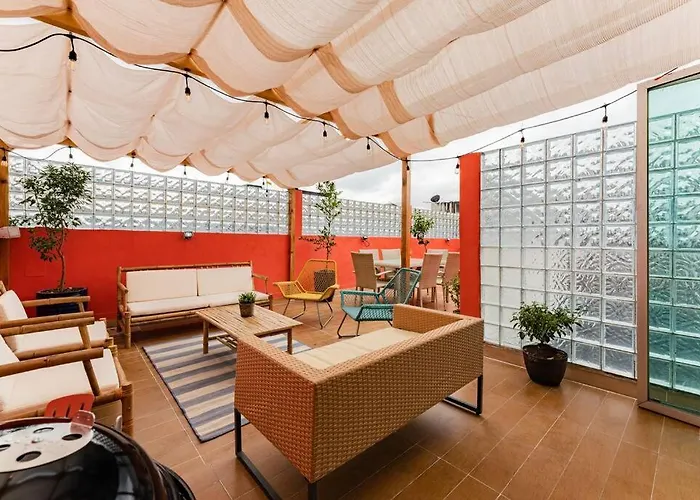 Stylish With Private Roof & Jacuzzi