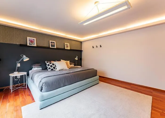 Stylish With Private Roof & Jacuzzi