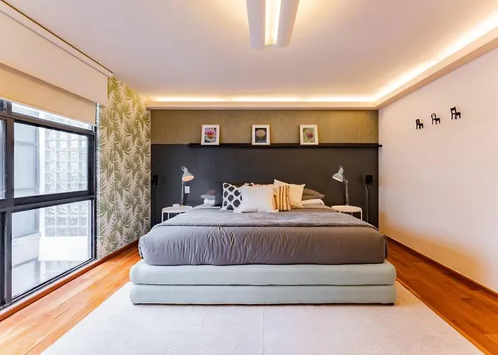 Stylish With Private Roof & Jacuzzi *